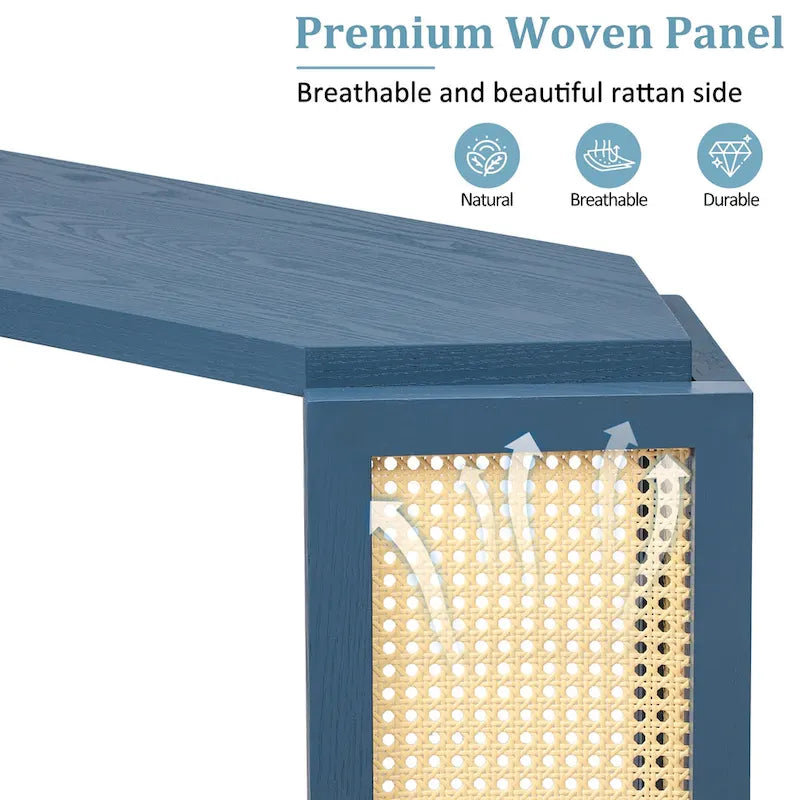 Console étroite noire en forme de flèche avec panneaux en rotin tressé