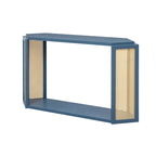 Console étroite noire en forme de flèche avec panneaux en rotin tressé