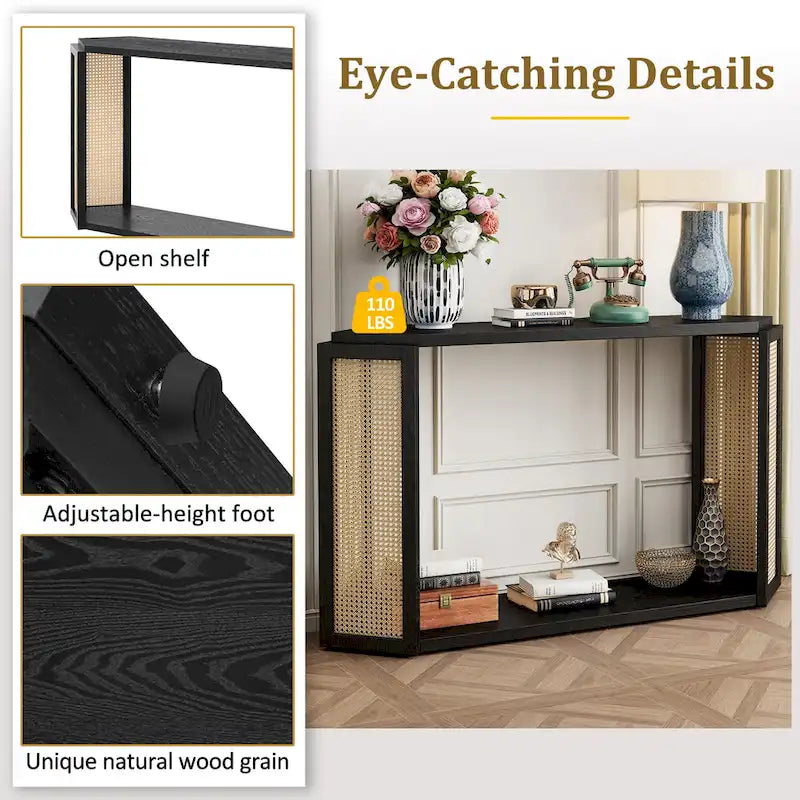 Console étroite noire en forme de flèche avec panneaux en rotin tressé