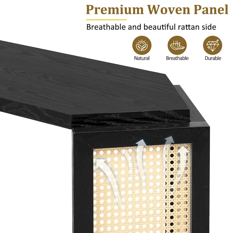 Console étroite noire en forme de flèche avec panneaux en rotin tressé