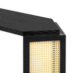 Console étroite noire en forme de flèche avec panneaux en rotin tressé