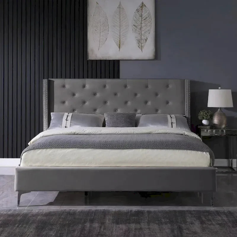 Lit plateforme California King capitonné en velours noir/bleu/gris/beige avec garniture cloutée, pour 2 personnes