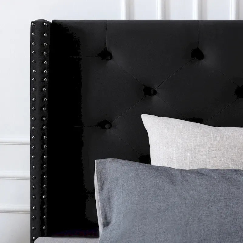 Lit plateforme California King capitonné en velours noir/bleu/gris/beige avec garniture cloutée, pour 2 personnes