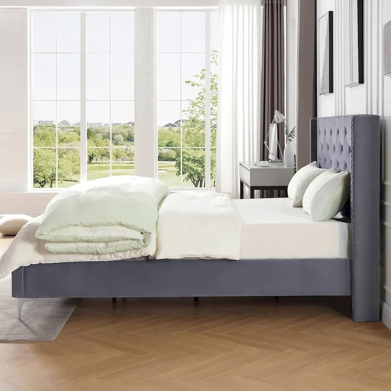 Lit plateforme California King capitonné en velours noir/bleu/gris/beige avec garniture cloutée, pour 2 personnes