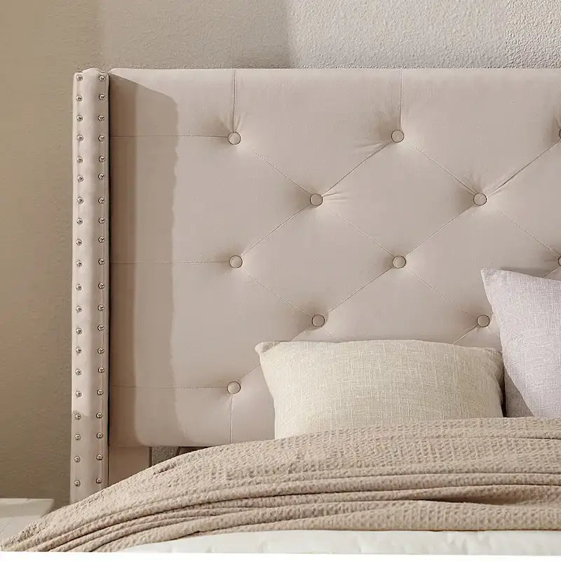 Lit plateforme California King capitonné en velours noir/bleu/gris/beige avec garniture cloutée, pour 2 personnes