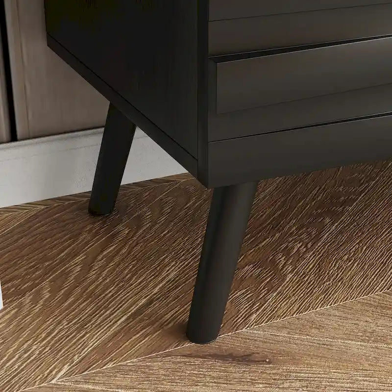 Bahut moderne noir avec étagères réglables et pieds en bois massif, 2 options de taille