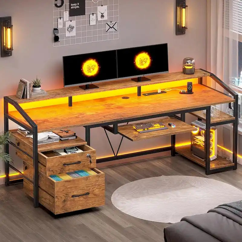 Bureau d'ordinateur d'angle de 160 cm (63 po) marron/gris/noir avec bande LED RGB, prise de courant, tiroir-classeur verrouillable et tablette coulissante pour clavier, pour 1 personne
