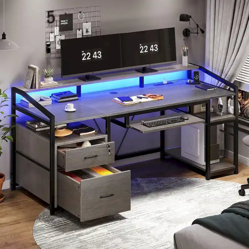 Bureau d'ordinateur d'angle de 160 cm (63 po) marron/gris/noir avec bande LED RGB, prise de courant, tiroir-classeur verrouillable et tablette coulissante pour clavier, pour 1 personne